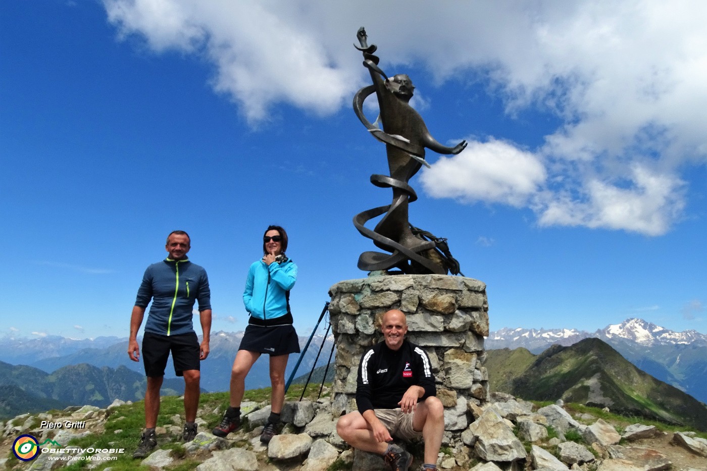 67 All'Angelo delle Cadelle (2483 m) con vista verso le Alpi Retiche col Disgrazia.JPG